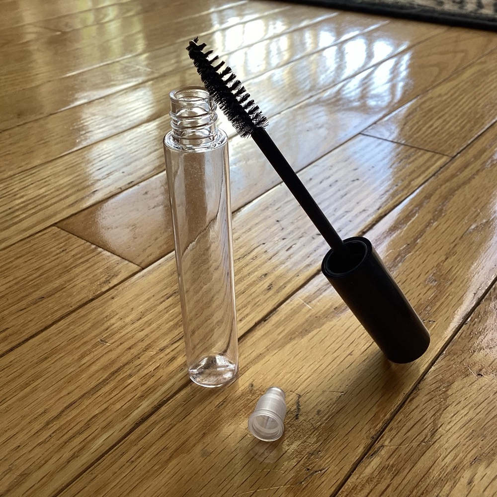 25 empty Mascara and eyebrow brush’s